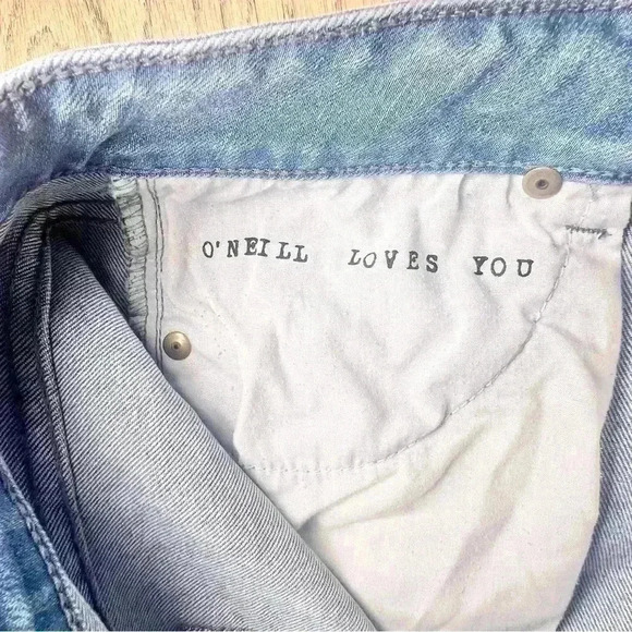 O’Neill Junior Girls Scout Raw Hem Distressed Light Wash Denim Shorts Size 5 - Picture 10 of 11